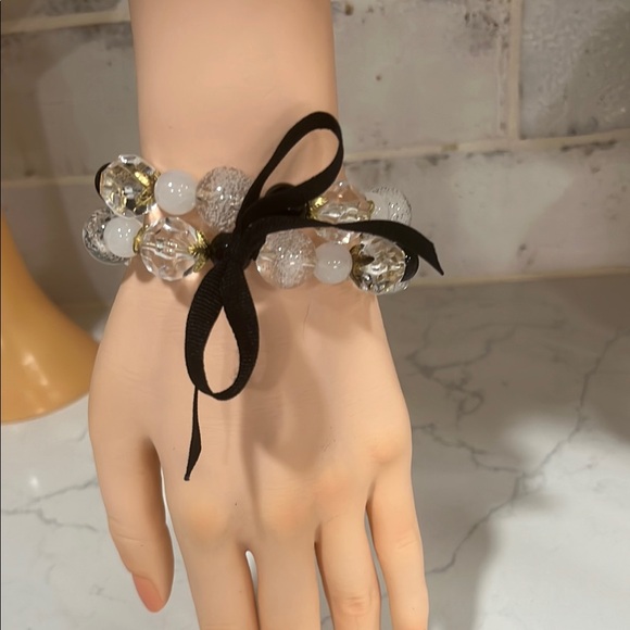 Elegant Black and Clear Beaded Bracelet - Picture 6 of 6